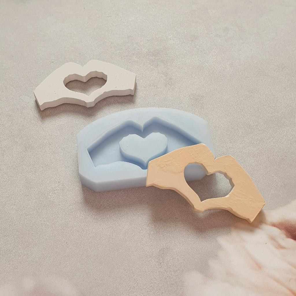 Силиконовая форма Руки сердечком