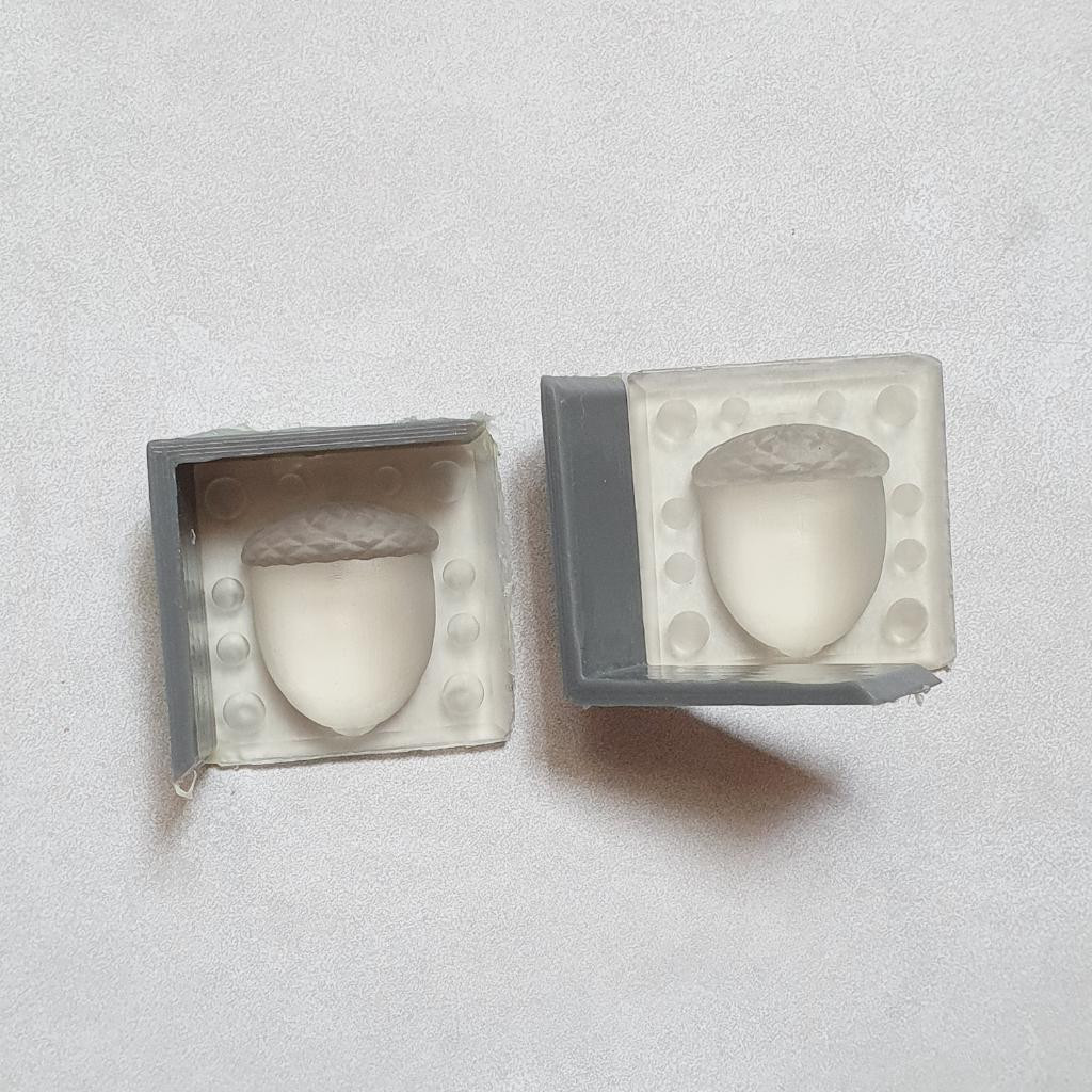 Модель для заливки силиконом Жёлудь с уже готовой основой и разборными опалубками