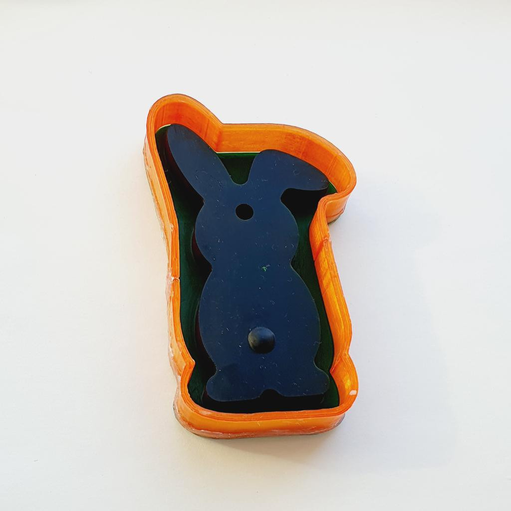 Модель для заливки силиконом Саше Кролик ушко вбок с уже готовой основой и разборными опалубками