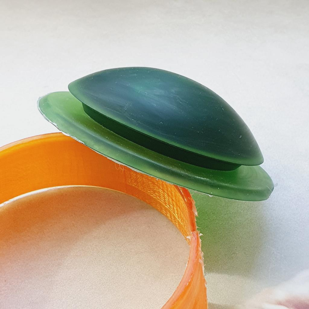 Модель для заливки силиконом Крышка от шара с уже готовой основой и разборными опалубками