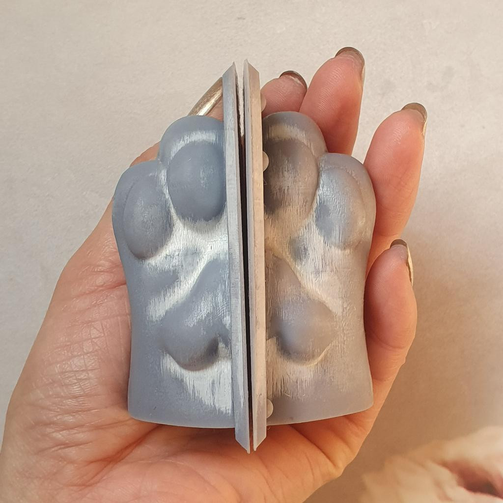 Модель для заливки силиконом "Кошачья лапка" с уже готовой основой и разборными опалубками