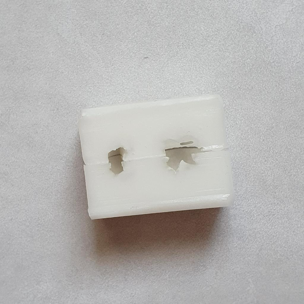 Силиконовая форма "Клубника с половинкой"