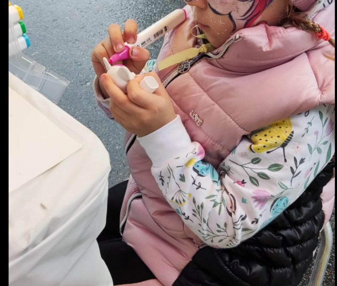 Участники вчерашних мастер-классов прислали нам фотографии!☺️
Одни детки раскрашивали гипсовые фигур