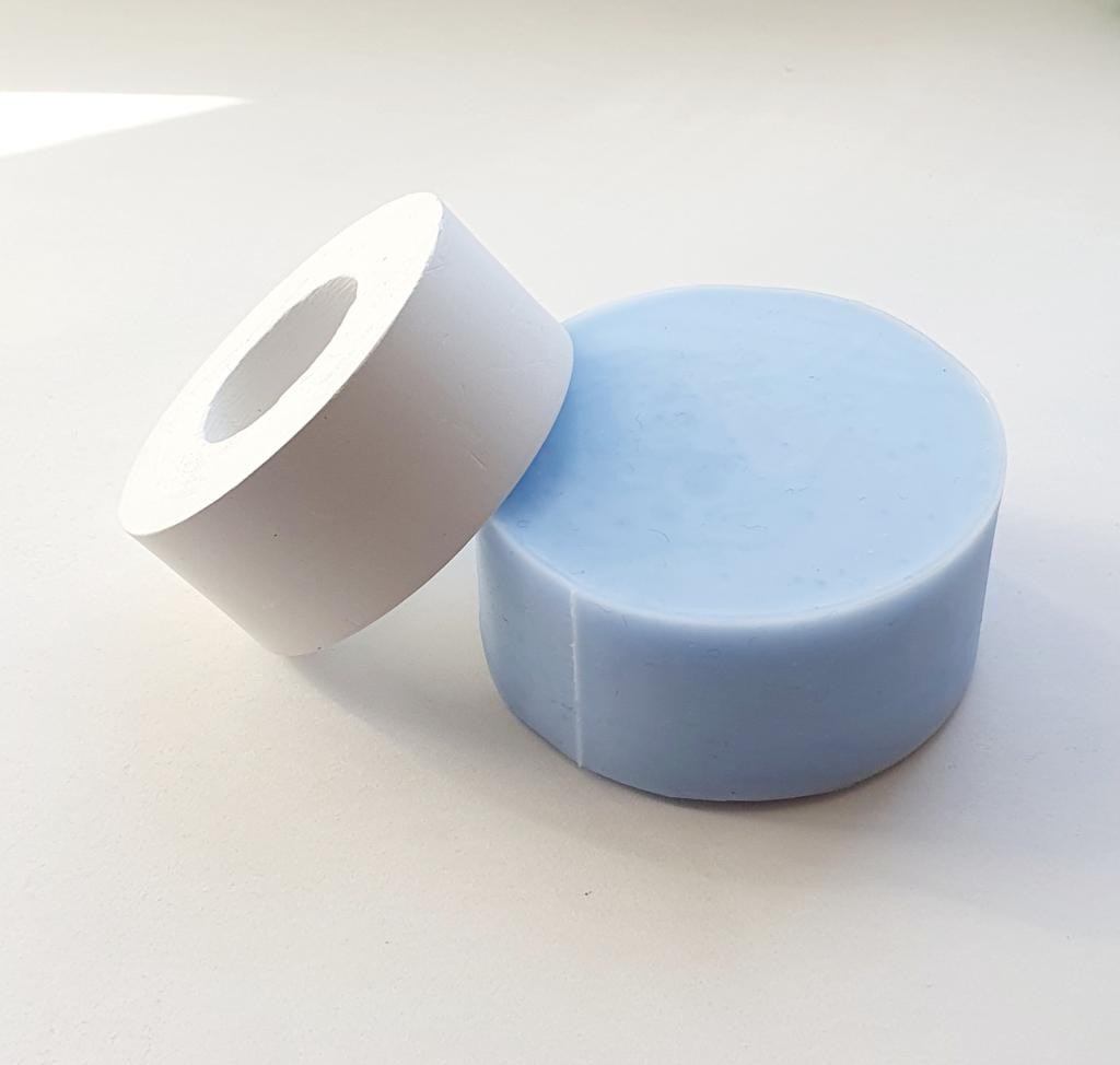 Силиконовая форма  Крышка для диффузора  с возможностью насадки на редуктор (деталь с резьбой), что не позволяет палочкам пачкать гипс / бетон.