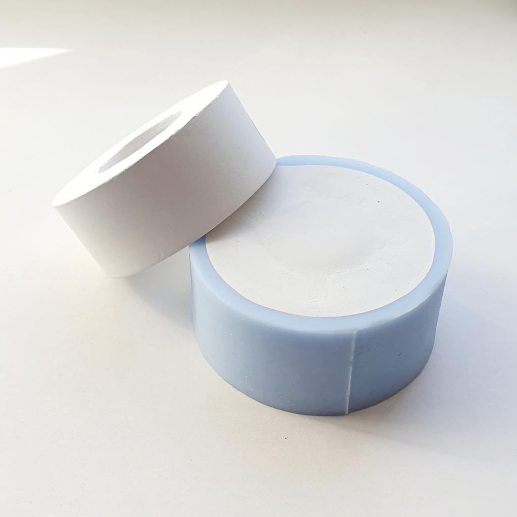 Силиконовая форма  Крышка для диффузора  с возможностью насадки на редуктор (деталь с резьбой), что не позволяет палочкам пачкать гипс / бетон.