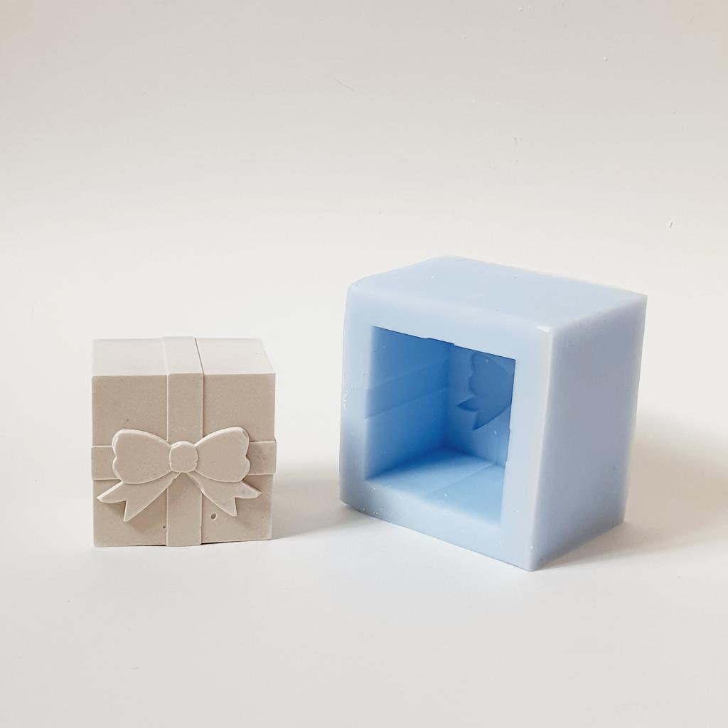 Силиконовая форма Подарок