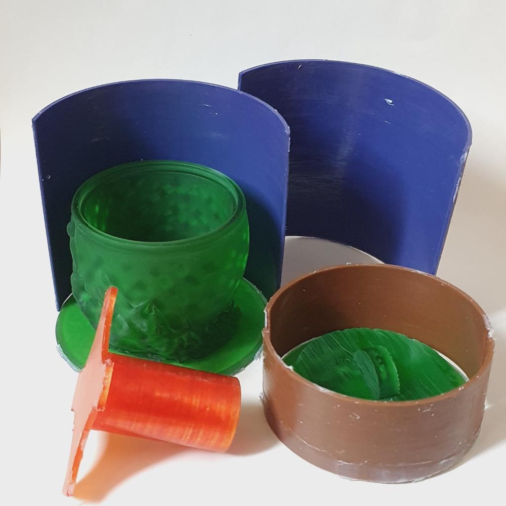 Силиконовая форма 
Котелок на костре

🍀Объем: 151

🍀Размеры:
Диаметр 9 см х 9.5 см
Высота: 6.9 см