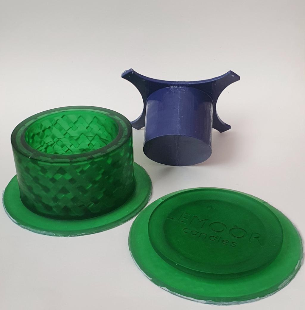 Модель (набор) для заливки силиконом стакан 
Простой 150

🍀Объем: 150

🍀Размеры:
Диаметр 90 мм
Выс