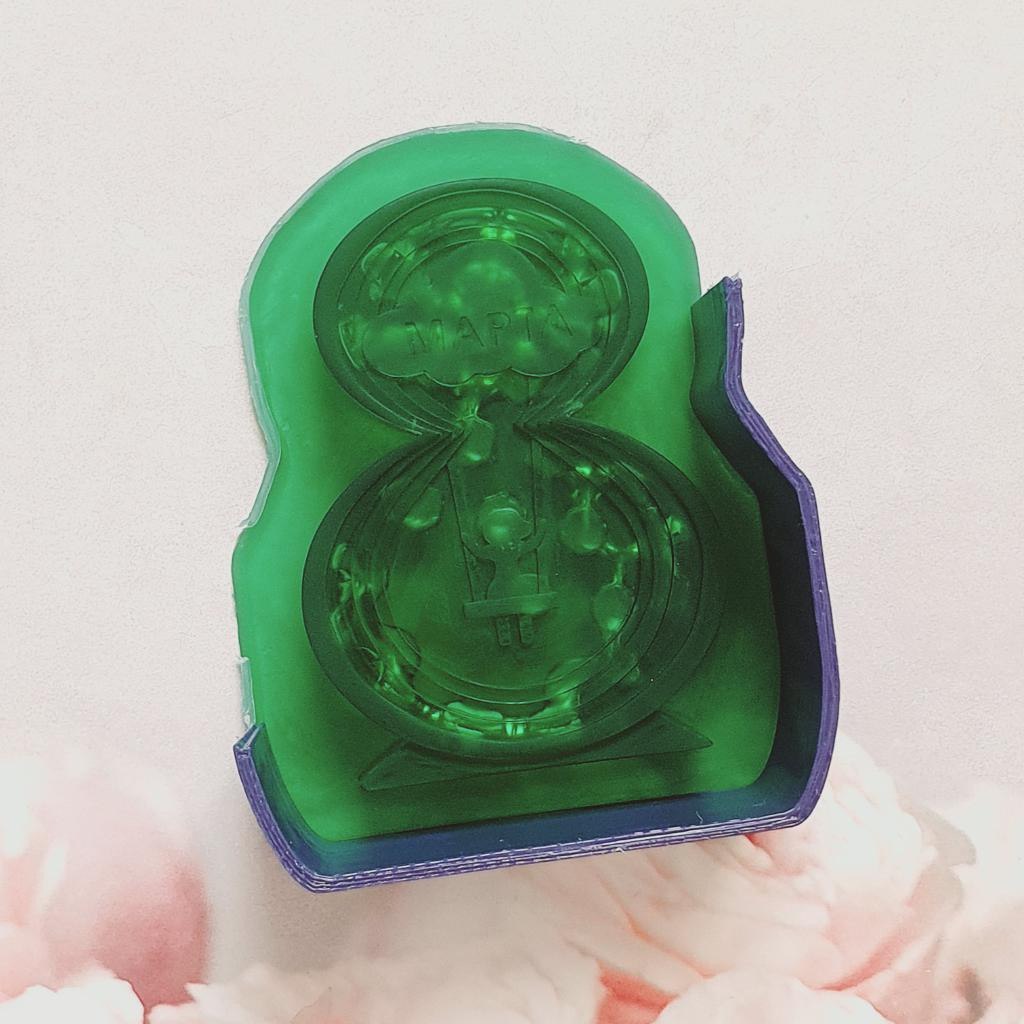 Силиконовая форма  8 марта с девочкой