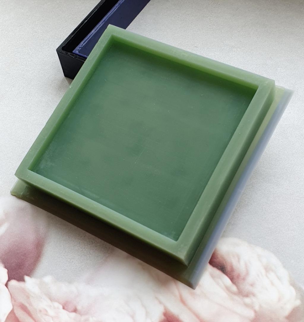 Нарисовали и напечатали модель для заливки силиконом поднос "Квадрат" размером 9.2 см х 9.2 см